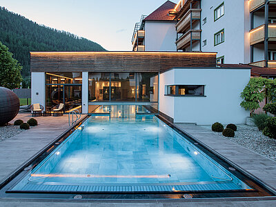 Outdoor Pool im Hotel Truyenhof in Tirol