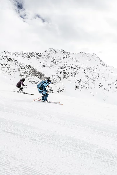 Skifahren im Tiroler Oberland im Winter